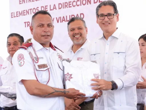 Erasmo convoca a Tránsitos a servir a la comunidad, les entrega nuevos uniformes