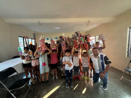 🔴 Profe Paco celebra a niños del transporte gratuito con un festejo especial en #CdVictoria