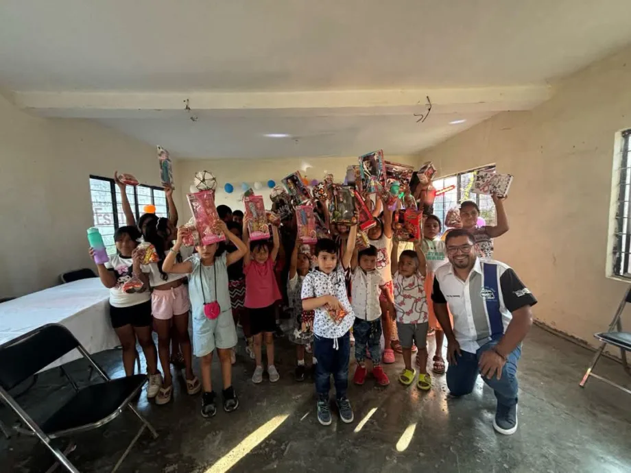🔴 Profe Paco celebra a niños del transporte gratuito con un festejo especial en #CdVictoria