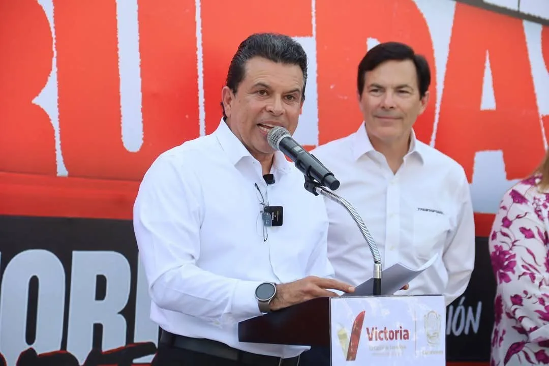 Presentan el "Lalo Bus", dará transporte escolar gratuito