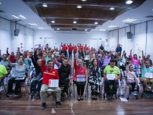 DIF Tamaulipas, Vida Independiente y Oxxo entregan sillas de ruedas a personas con discapacidad