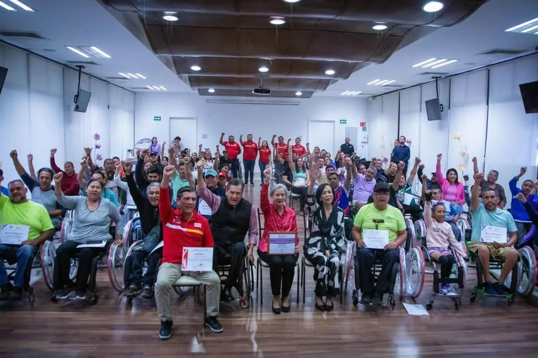 DIF Tamaulipas, Vida Independiente y Oxxo entregan sillas de ruedas a personas con discapacidad
