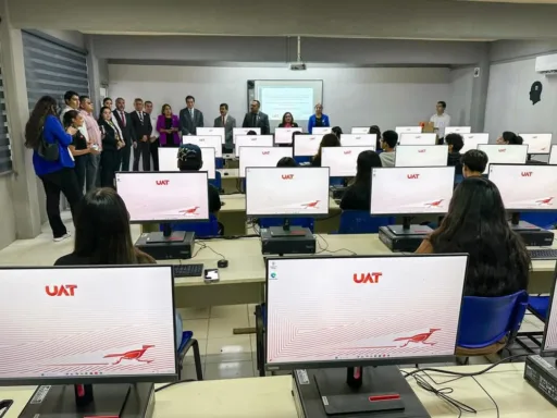 Rector de la UAT equipa centros de cómputo en Reynosa y Valle Hermoso