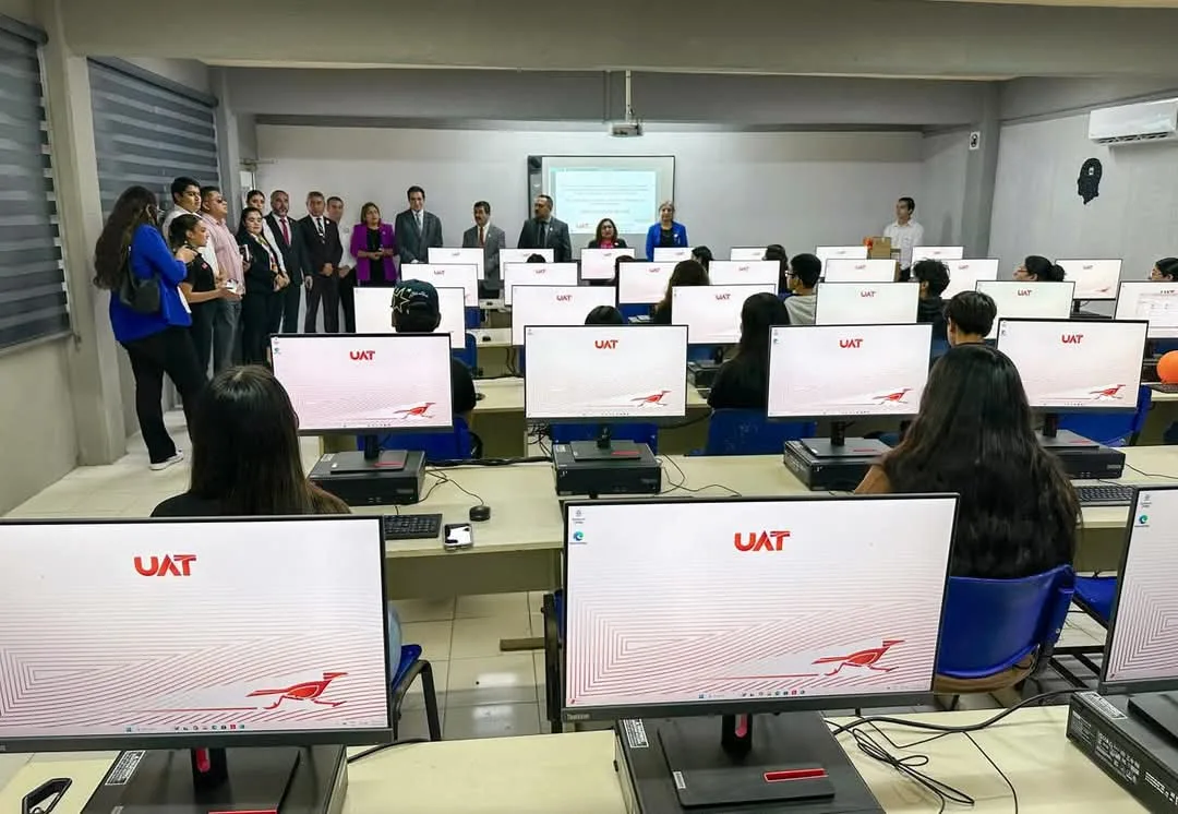 Rector de la UAT equipa centros de cómputo en Reynosa y Valle Hermoso