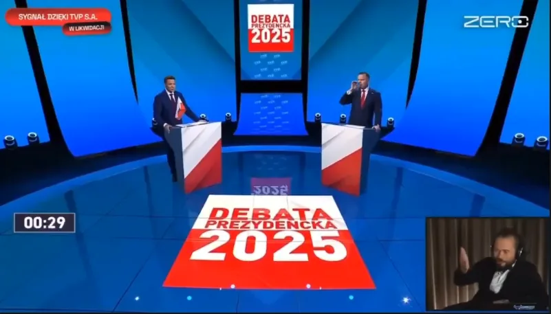 ¡Momento insólito en pleno debate presidencial en Polonia: candidato fue captado usando snus en vivo y desató polémica