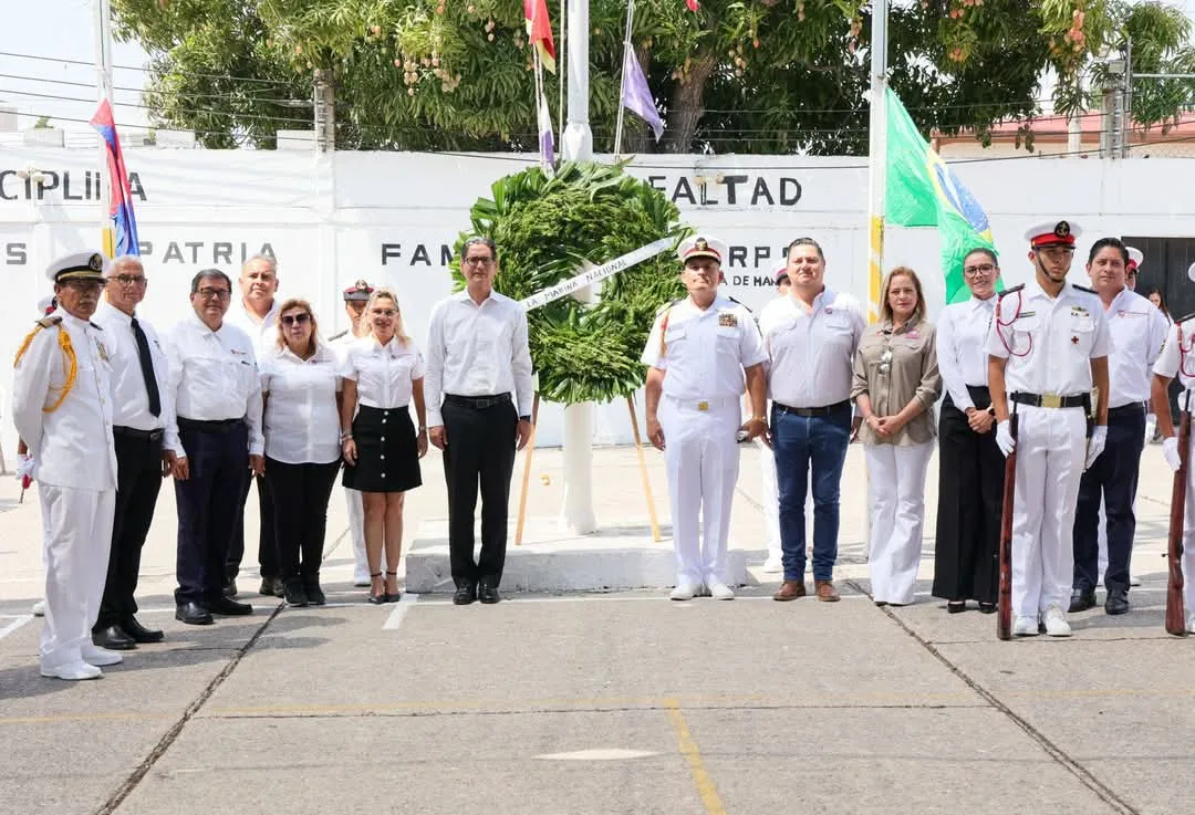 Erasmo González reconoce a jóvenes de la Academia Militarizada Doenitz en el 83 aniversario del Día de la Marina Nacional