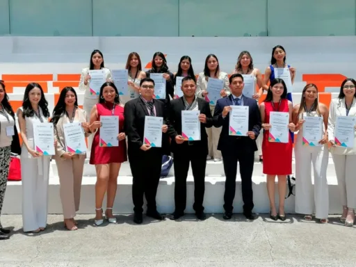 Médicos de la UAT Reciben Premio CENEVAL por Excelencia Académica