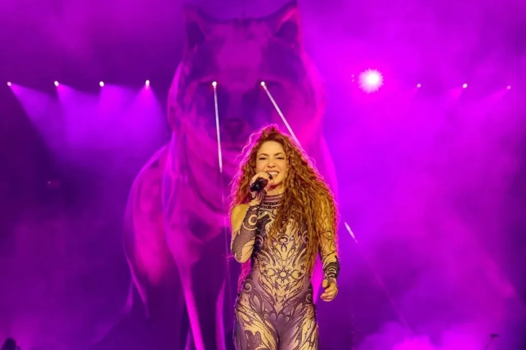 Shakira aplaza concierto