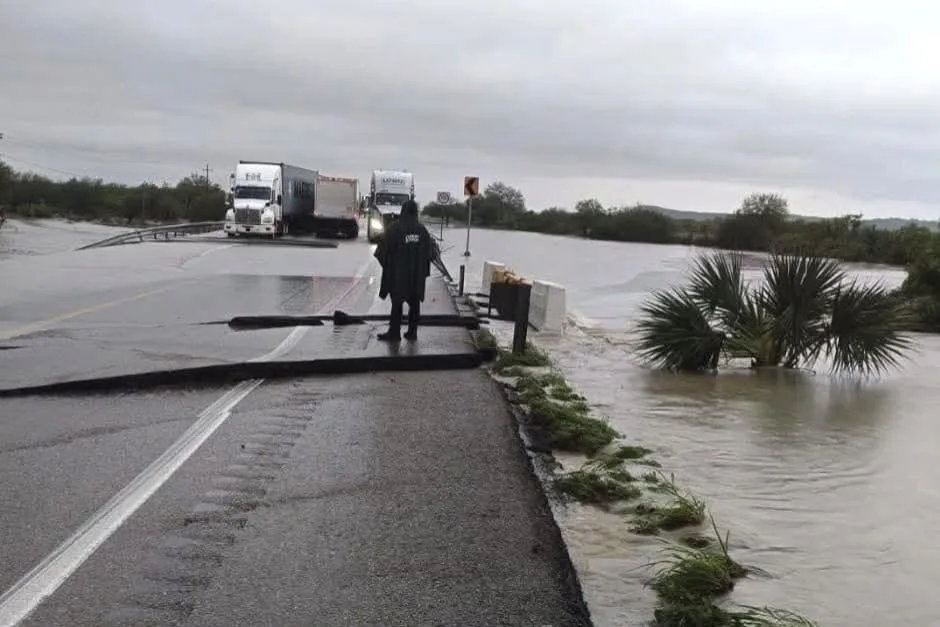 Tramos carreteros en la zona sur de Tamaulipas permanecen cerrados por lluvias intensas