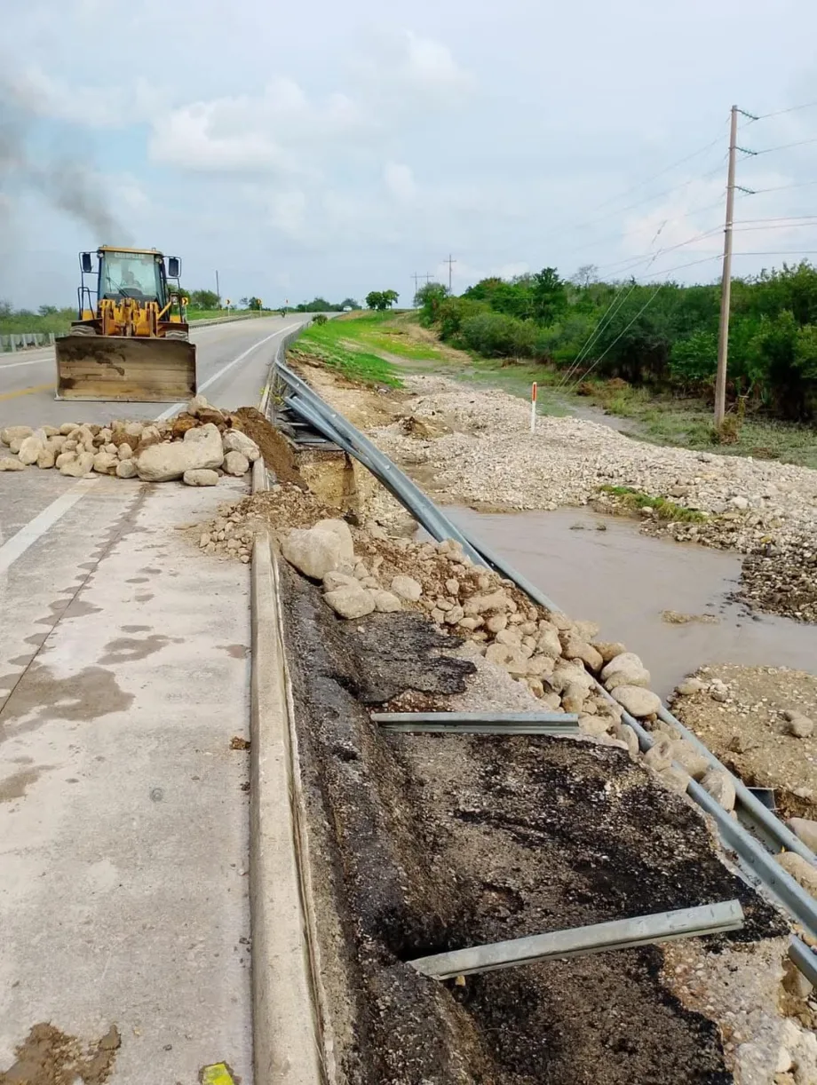 Inicio de reparación de carreteras dañadas por lluvias en Tamaulipas