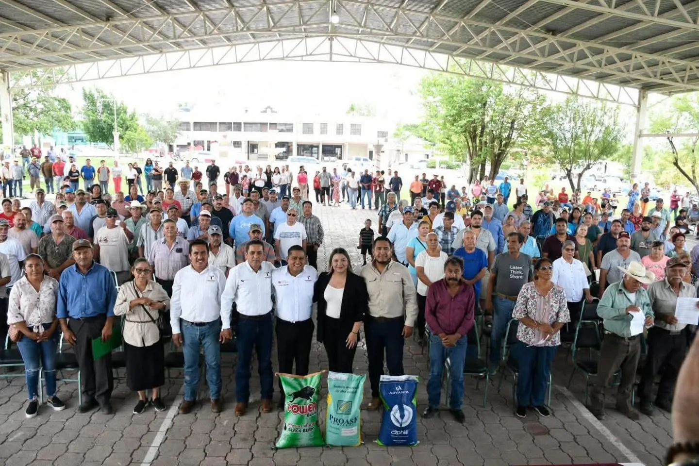 Entrega de más de 62 toneladas de semilla impulsa la agricultura en Abasolo y Soto la Marina