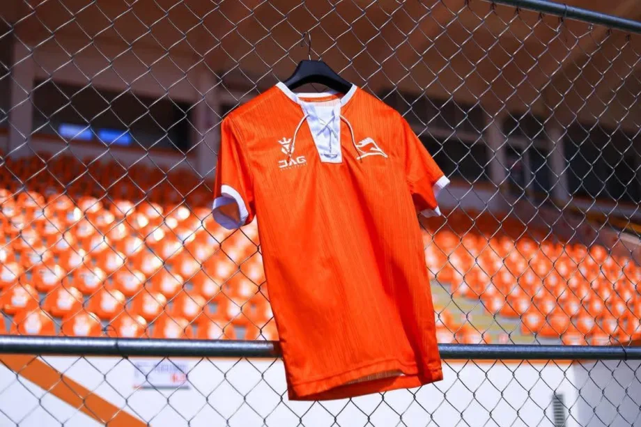 JERSEY RETRO CORRECAMINOS 2025 GENERA POLÉMICA POR FALTA DE HISTORIA