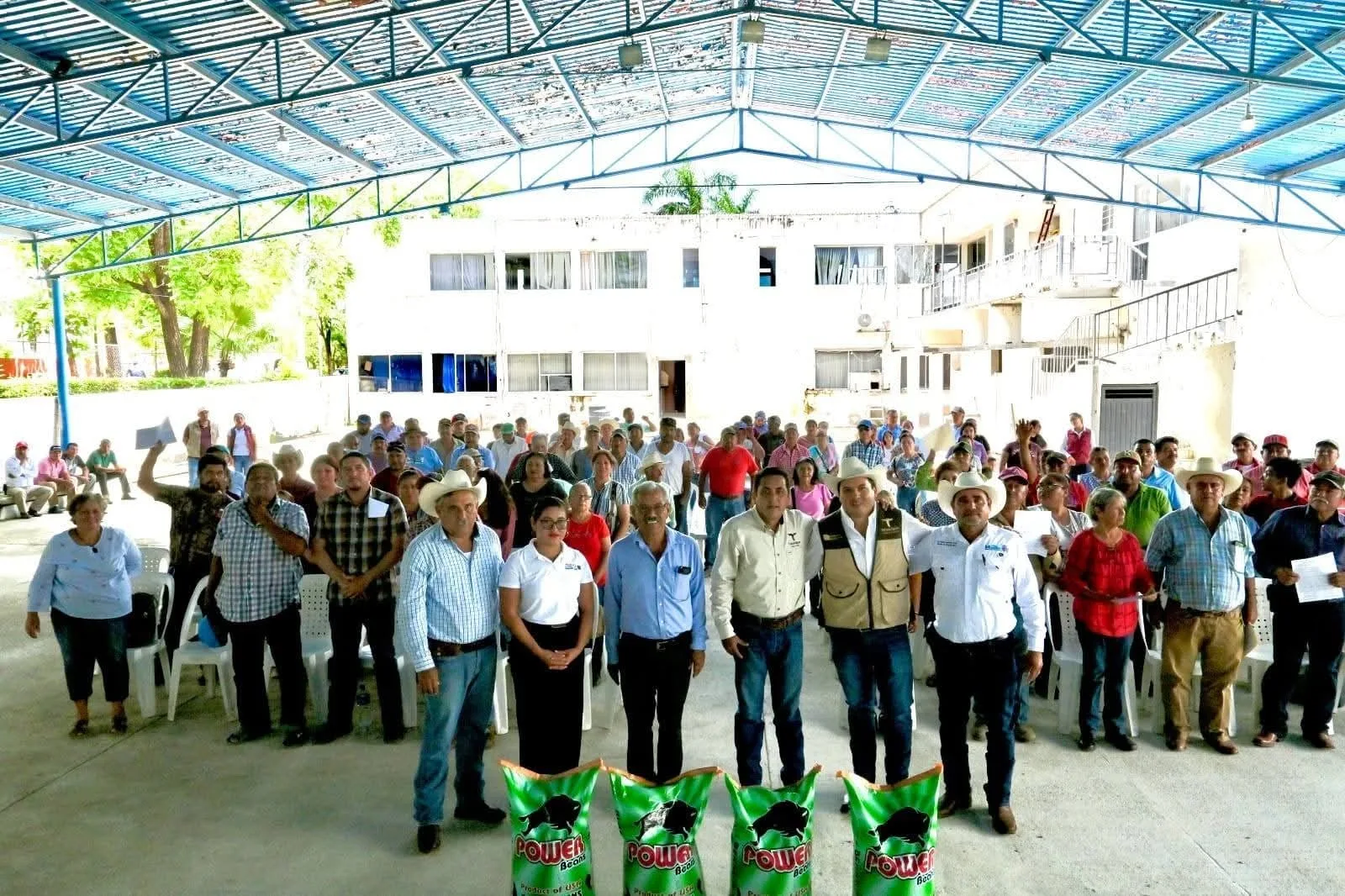 Gobierno de Tamaulipas refuerza al campo con entrega de semillas de alta calidad