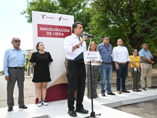Lalo Gattás inaugura calle en La Libertad II, Victoria