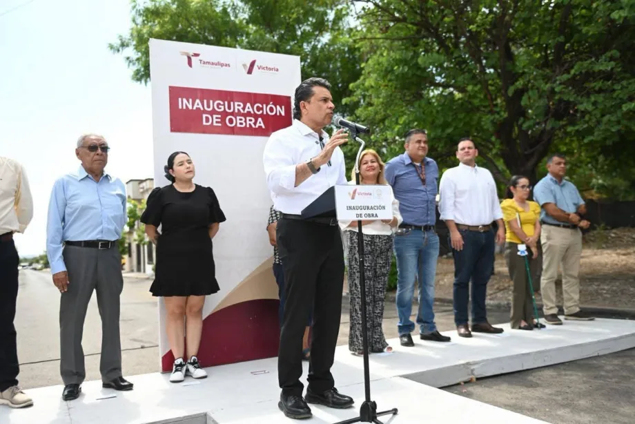 Lalo Gattás inaugura calle en La Libertad II, Victoria