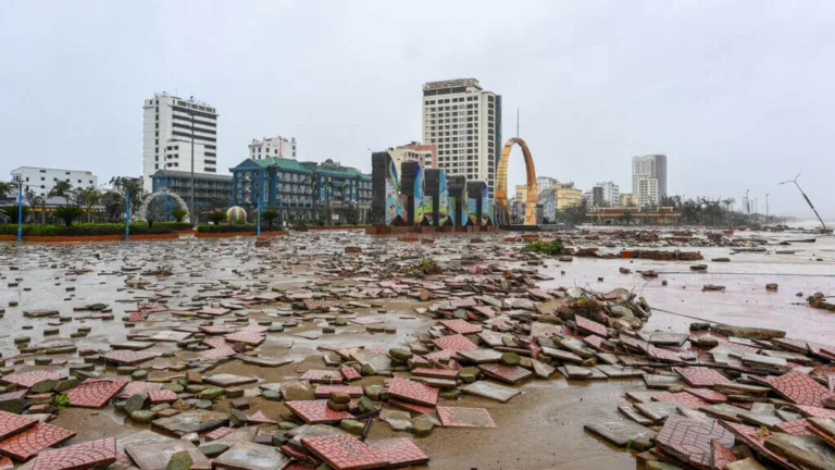 Tifón Bualoi deja 11 muertos y 13 desaparecidos en Vietnam