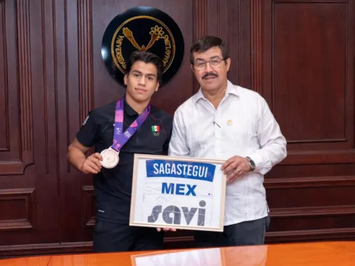 Dámaso Anaya reconoce a Edison Sagastegui por logros internacionales 2025