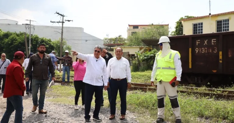 Ferromex responde a Altamira: limpian vías del tren