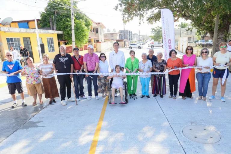 Erasmo González entrega nueva calle en la Jardín 20 de Noviembre