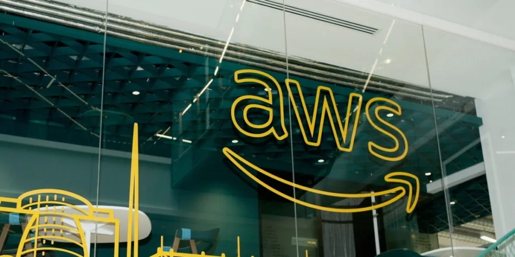 Falla global de AWS deja fuera de servicio a Netflix, Microsoft y Fortnite