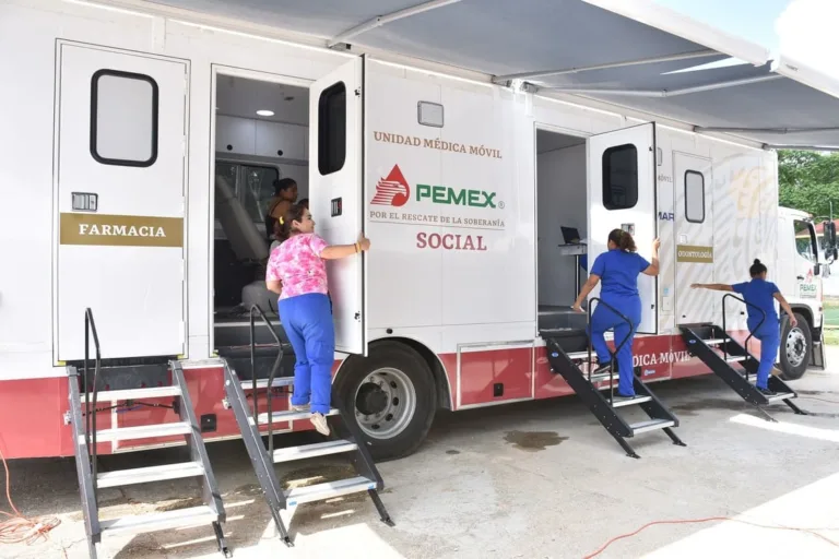 Pemex refuerza apoyo social con Unidades Médicas Móviles tras lluvias