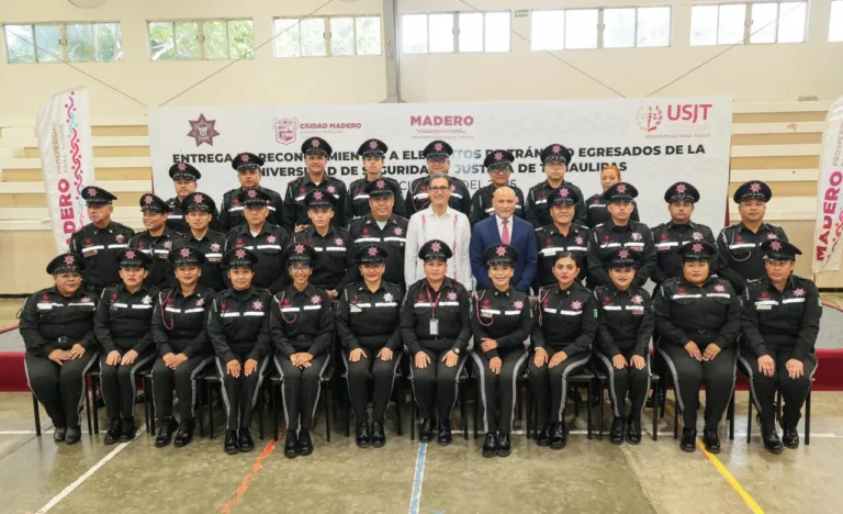 Erasmo González reconoce a 30 nuevos agentes de Tránsito en Ciudad Madero