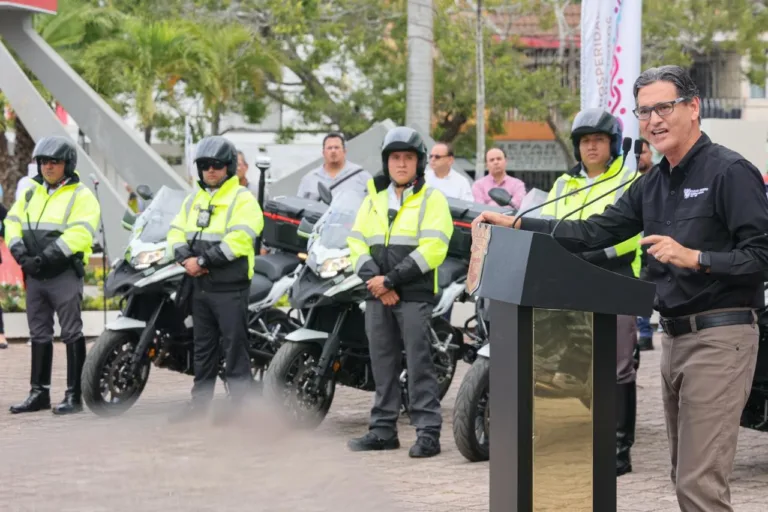 Erasmo González refuerza seguridad vial con 10 nuevas motocicletas patrulla en Madero