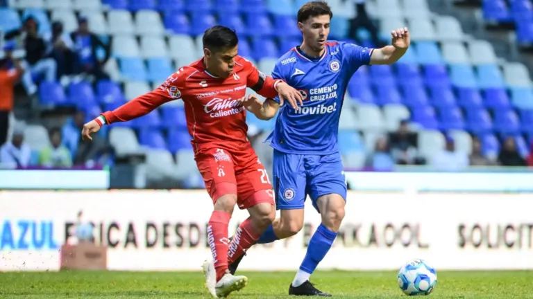 Cruz Azul vence 2-0 a Atlas en su primer triunfo del Clausura