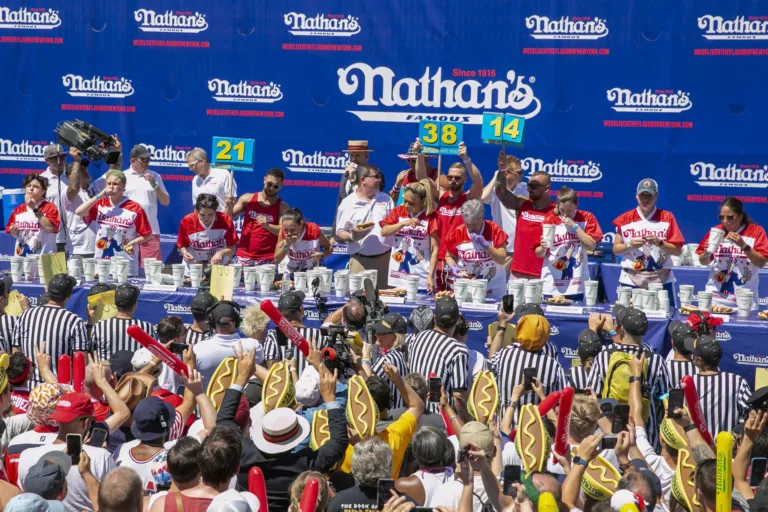 Smithfield compra la icónica marca de ‘hot dogs’ Nathan’s Famous por 450 millones de dólares