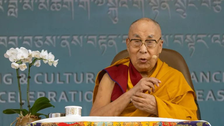 Dalái Lama niega vínculos con Jeffrey Epstein