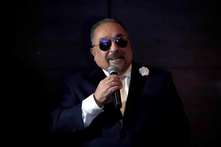 Willie Colón, leyenda de la salsa, fallece a los 75 años por complicaciones respiratorias.