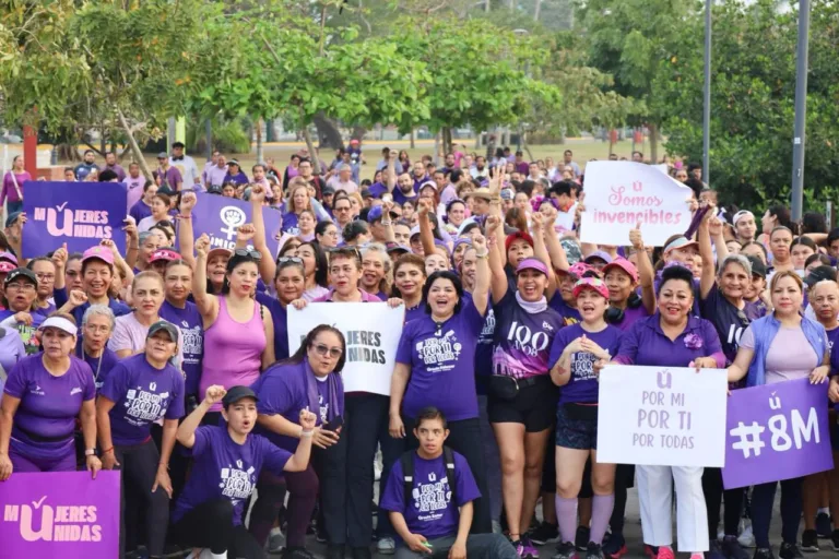 Mujeres marchan por igualdad y respeto en Tampico