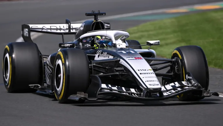 Checo Pérez regresa a F1 con P16 en Australia