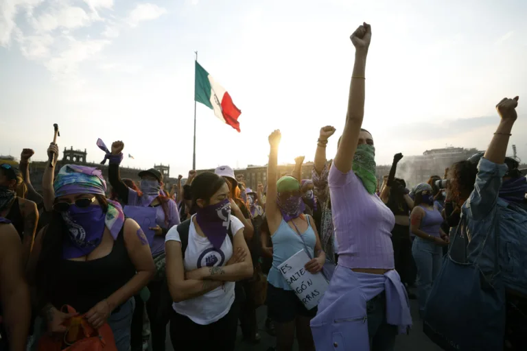 120 mil mujeres marchan en 8M CDMX con saldo blanco