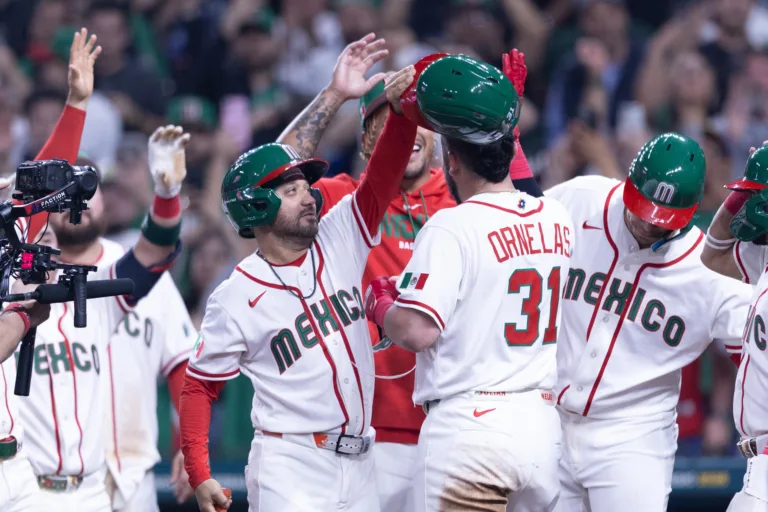 México aplasta 16-0 a Brasil y avanza en WBC